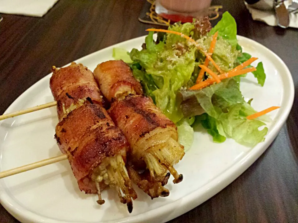 Snapdishの料理写真:bacon with enoki mushroom|Yvonne C.さん