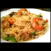 Snapdishの料理写真:Jerk chicken and shrimp coconut cream sauce pasta|Melissa Dukharanさん