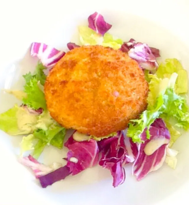 Cod Fishcake with Tartare Filling on a bed of mixed leaf salad|Nicole Avisさん