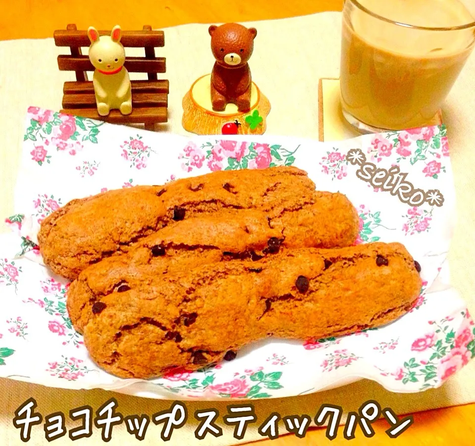 Snapdishの料理写真:簡単すぎてごめんなさい✨15分で完成♡ HMでチョコチップスティックパン꒰ •ॢ ̫ -ॢ๑꒱✩|*seiko*さん