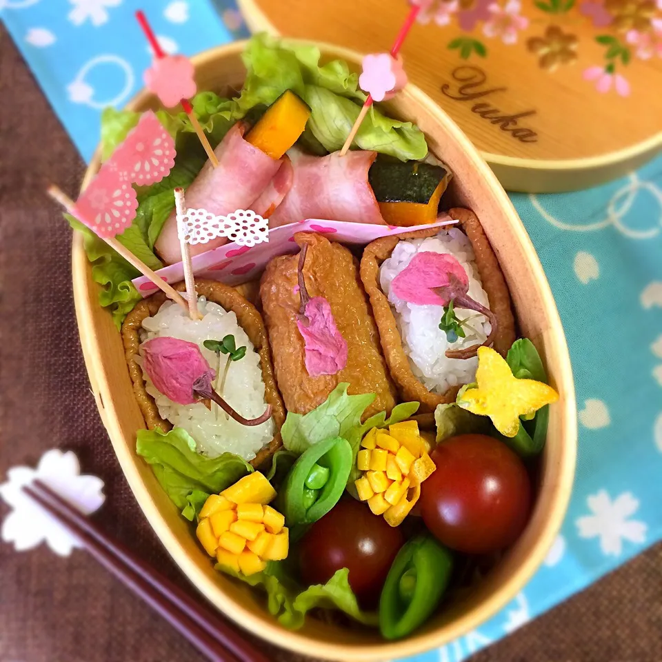 ゆっぴーઈ(◕ั◡◕ั)*ﾟ*♡のお弁当『今日は🌸お稲荷さん』|kumiさん