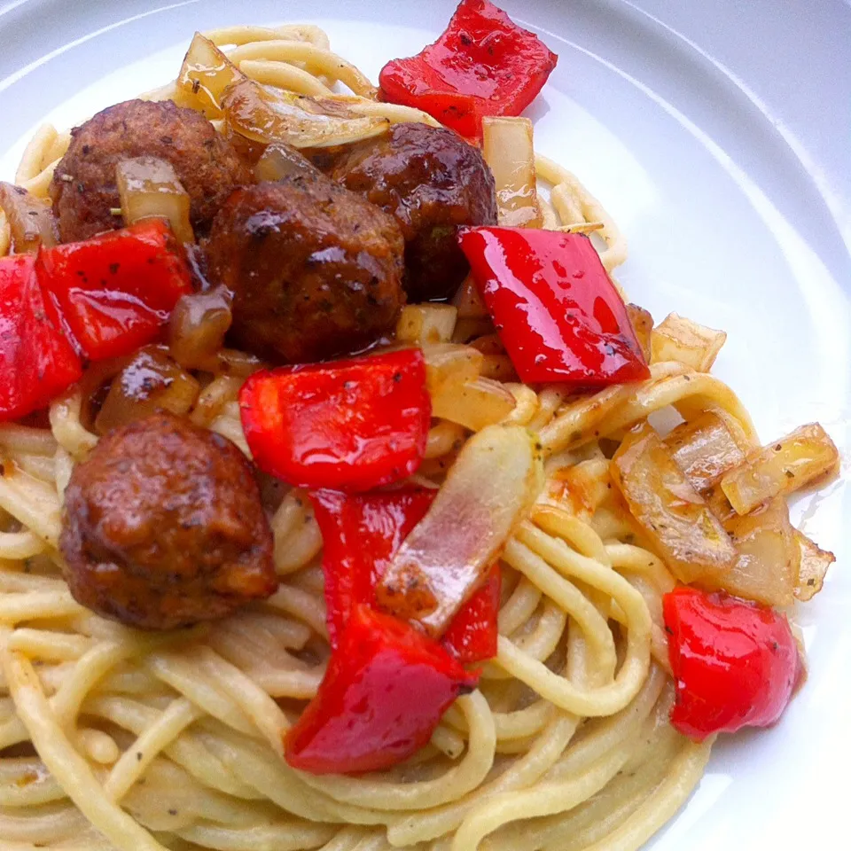 Meatless Meatballs in an Apple Butter Sauce over Brown Rice Pasta in a Cauliflower (non-dairy) Cream Sauce.|T.E.Dennisさん