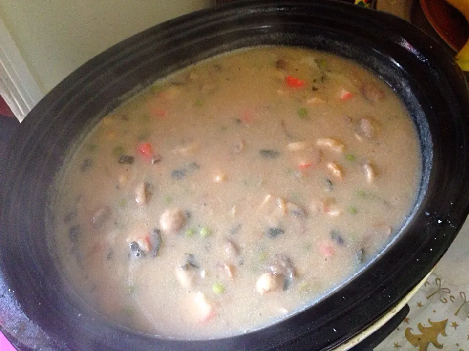 Chowder cooking in the crockpot|Miriam Hughesさん