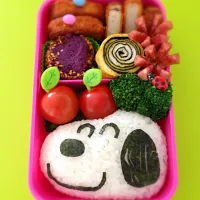 Snapdishの料理写真:スヌーピー(^-^)おにぎり弁当♬|なおこさん