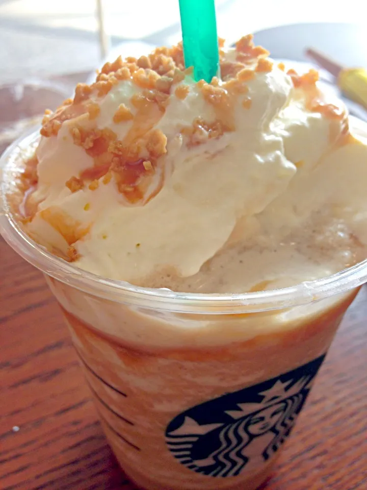 Caramel rainbow crunchy frappucino|PhUnGさん