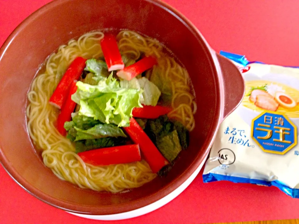 暖ったか鍋ラーメン^_^日清ラ王塩味^_^たっぷりレタスのせて^_^|はみちゃんさん