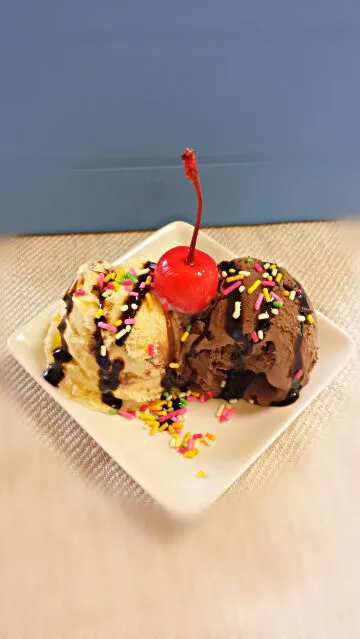 アイスクリームとさくらんぼ  Ice Cream with cherry On top Happy Sweet Day ♥♥♥|joさん