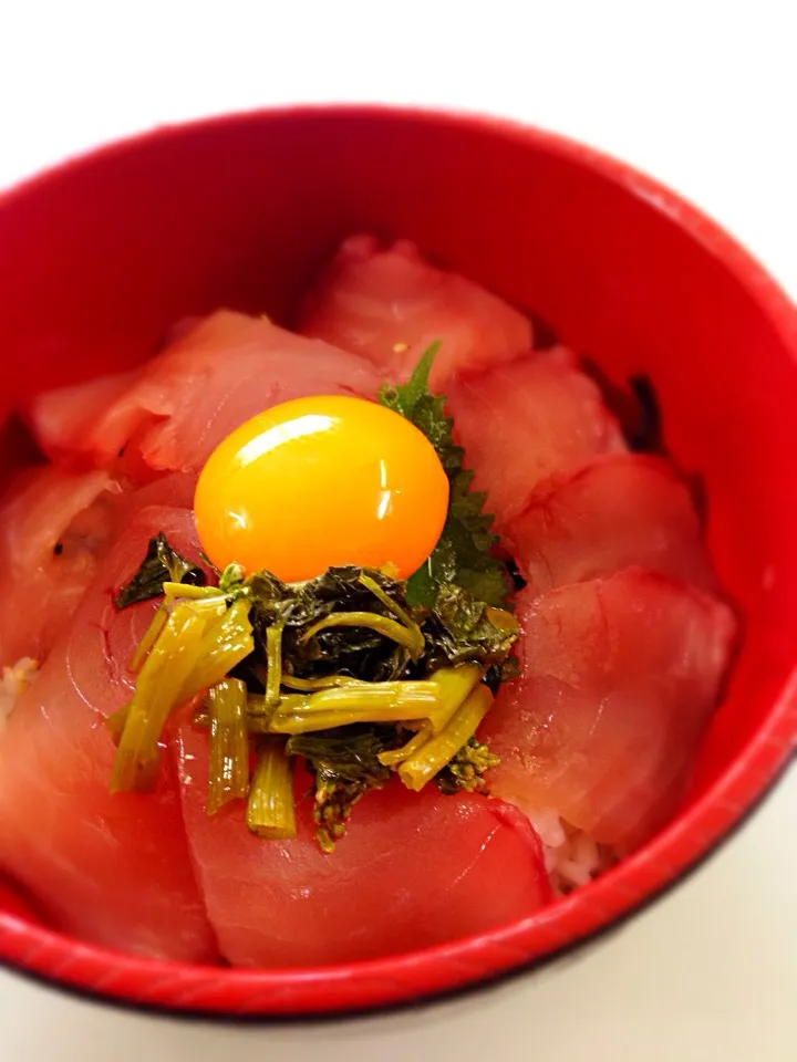 マグロ丼！花わさび添え( •ॢ◡-ॢ)-♡|愛華さん