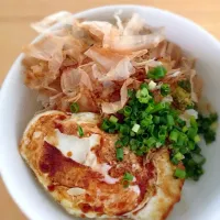 Snapdishの料理写真:目玉焼き丼|mojyaccoさん