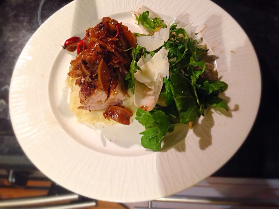 Pork tenderloin with pear and mushroom sauce, blue cheese and cardamon mash and pear and rocket salad|kipper's kitchenさん