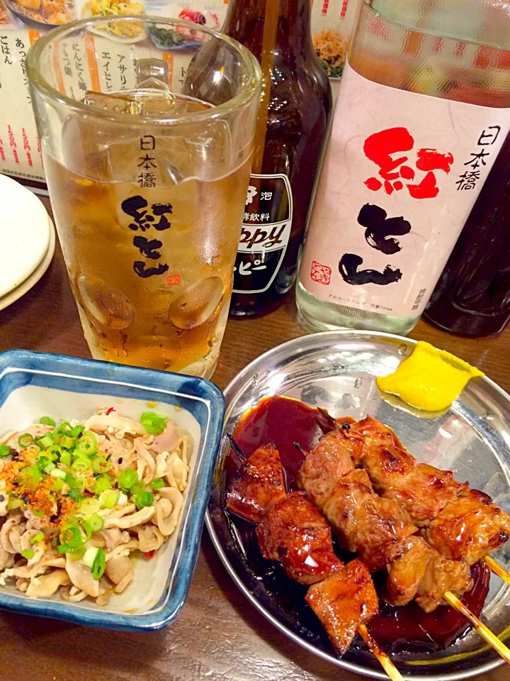 飲み物をホッピーに代えて（ボトル入れました）、ガツぼんと、レバー、カシラ、ハラミ串。|Takashi H.さん