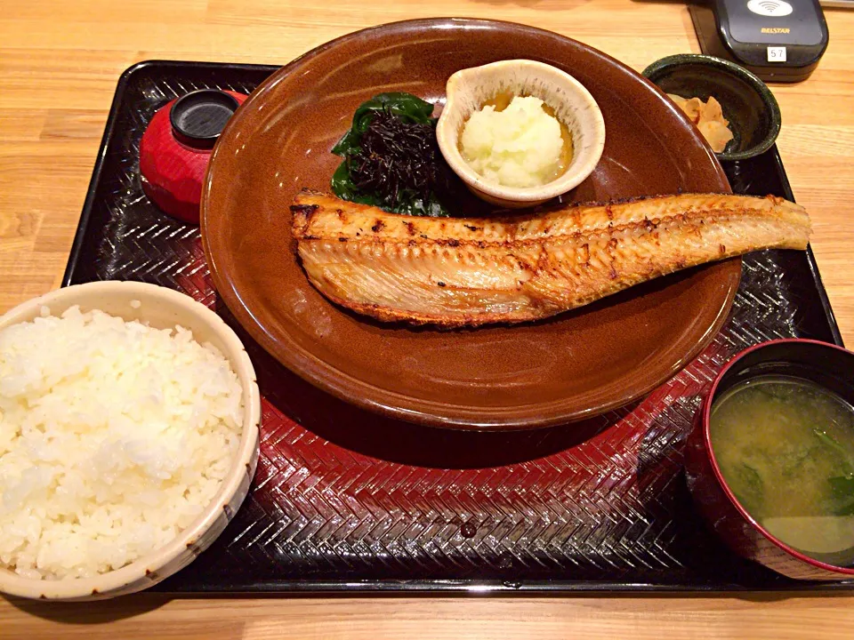 Snapdishの料理写真:しまほっけの炭火焼き定食|ぬぬ。さん