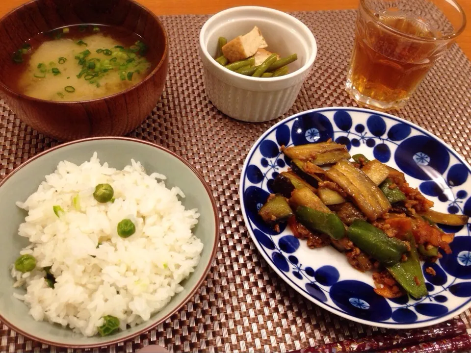 4/15 夕飯♪  グリーンピースご飯  麻婆茄子  厚揚げとインゲンの煮物  蕪の味噌汁|ikukoさん