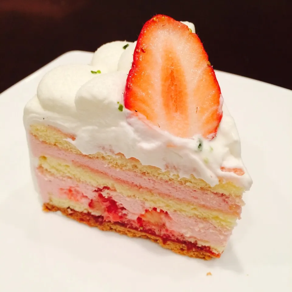 Sahnetorte mit roter fruchte|charさん