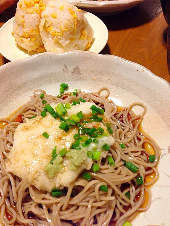 Snapdishの料理写真:とろろ蕎麦と筍のちらし寿司おにぎり|さくたえさん