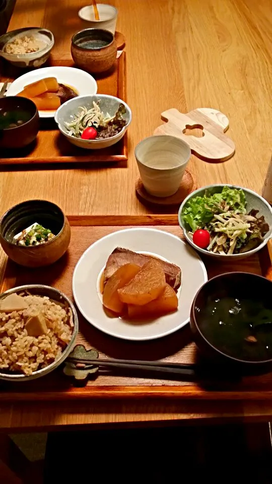 筍御飯、ぶり大根、もずく奴、キュウリとゴボウのサラダ、しじみのおすまし。|Manabu  Yamasakiさん