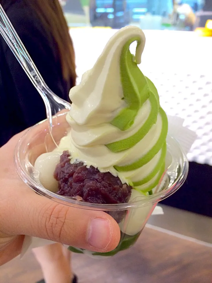 Snapdishの料理写真:Matcha and milk ice cream 😋|Ng Yin Tingさん