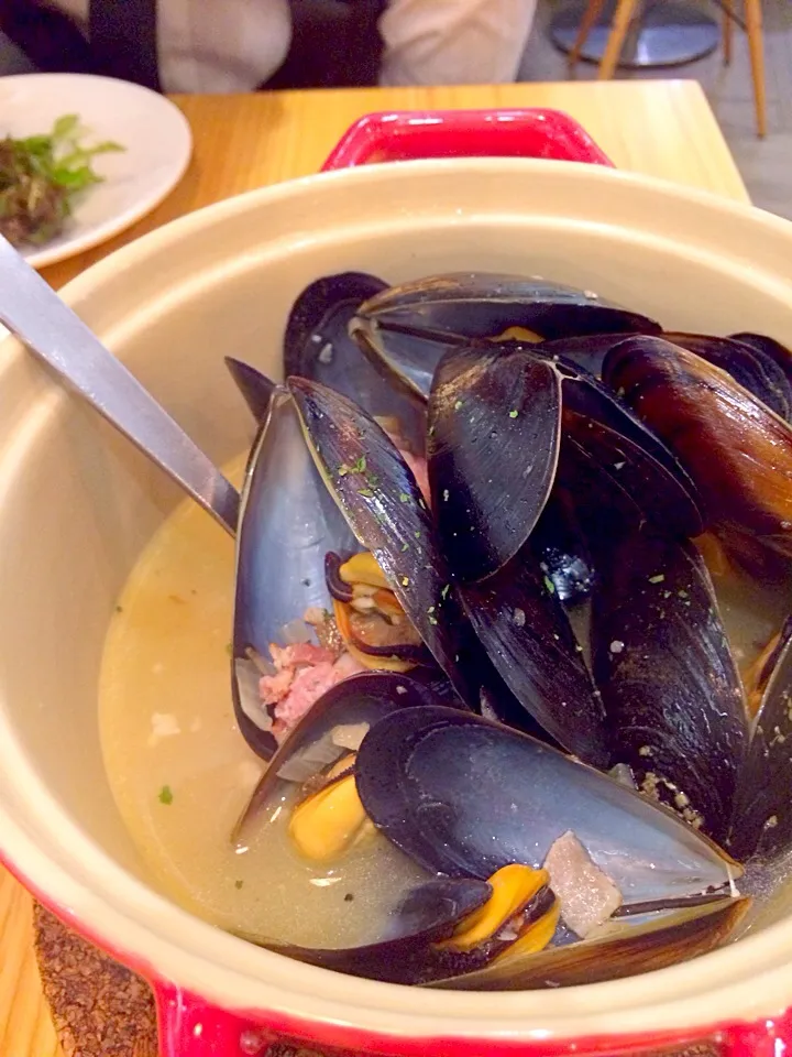 Mussels in white wine, bacon and onions|prissyさん