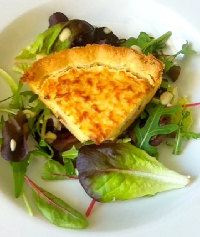 Cheese and Bacon Quiche with Mixed Salad|Nicole Avisさん