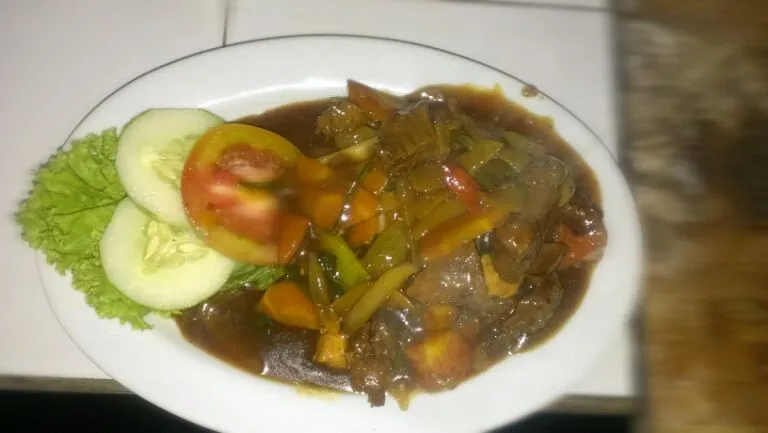 Snapdishの料理写真:beef and chicken mix vegetables with soy bean sauce|Gungde Swastikaさん