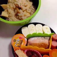 Snapdishの料理写真:久々投稿！白い卵焼きと筍ご飯のパパ弁当。|mogonnさん