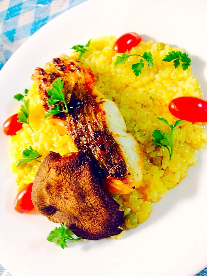 Snapdishの料理写真:Risotto zafferano e piselli con orata e shiitake alla griglia on top|antonio scottoさん