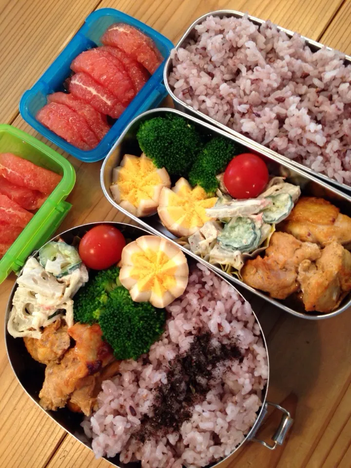 タンドリーチキン  醤油搾りかす漬けゆで玉子  蓮根サラダ  ブロッコリー  ミニトマト  グレープフルーツ|かわまきまきさん