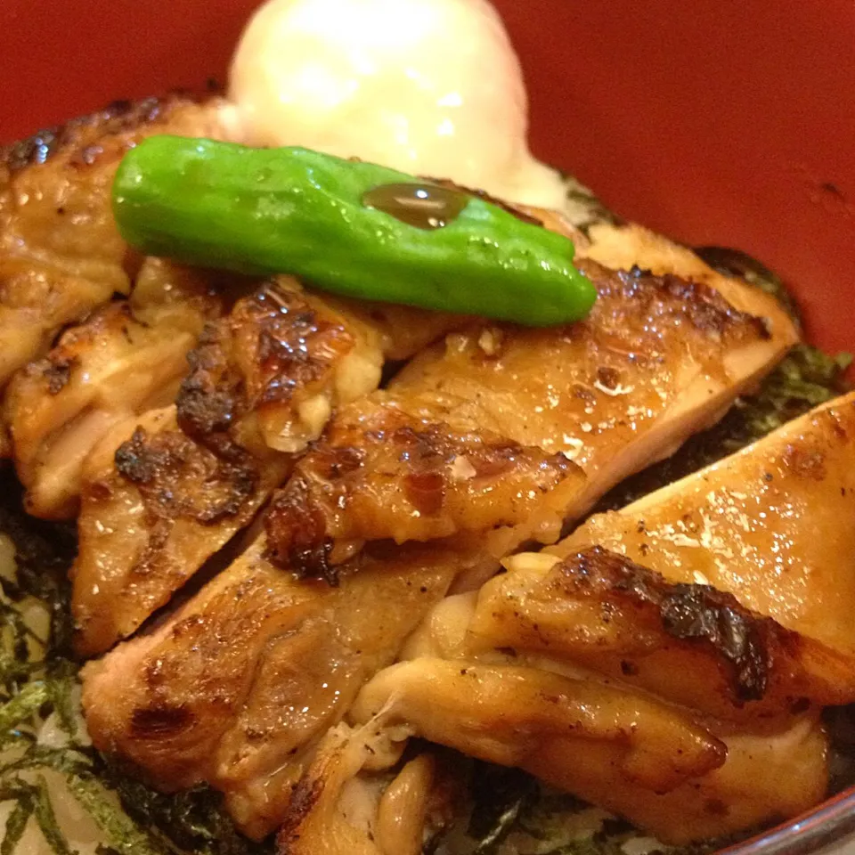 鶏照り焼き丼 温玉付き✨|梅花権現さん