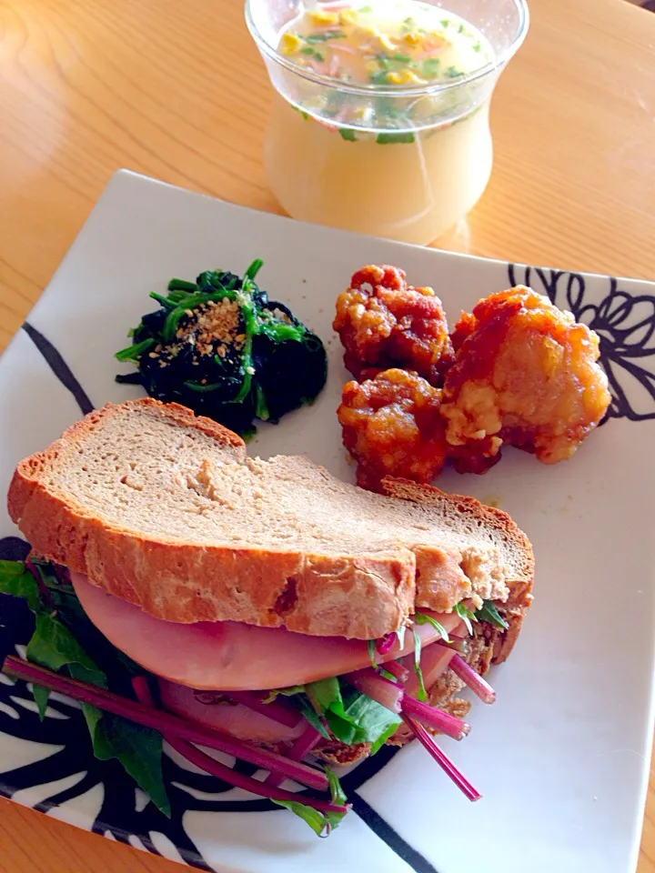 今日のランチは豆腐豆乳パンサンドと唐揚げ♡春雨スープ|あいさん