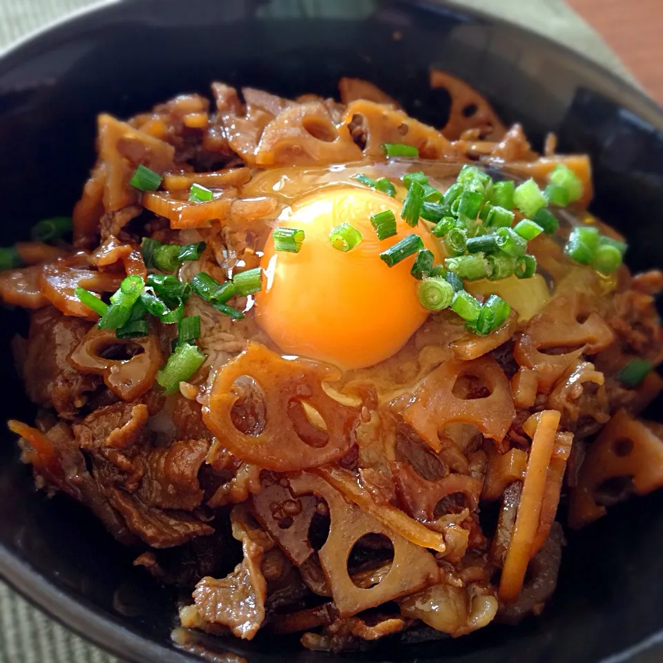 牛肉蓮根時雨煮の卵のっけ丼|なっつんさん