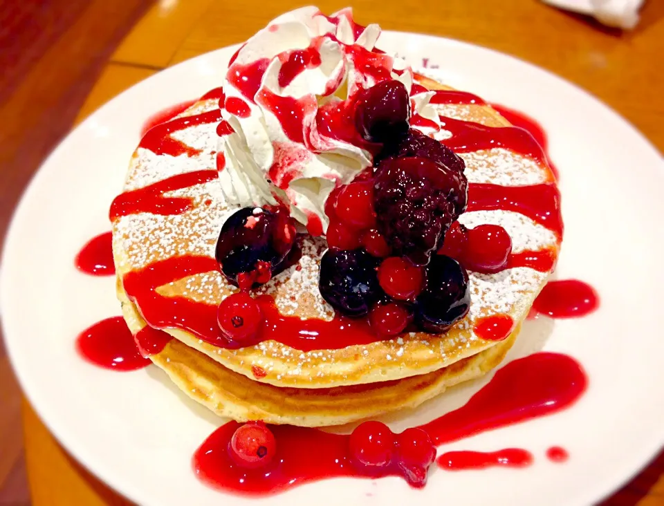 Wild Mixed Berries & Cream Pancakes|Liezlさん