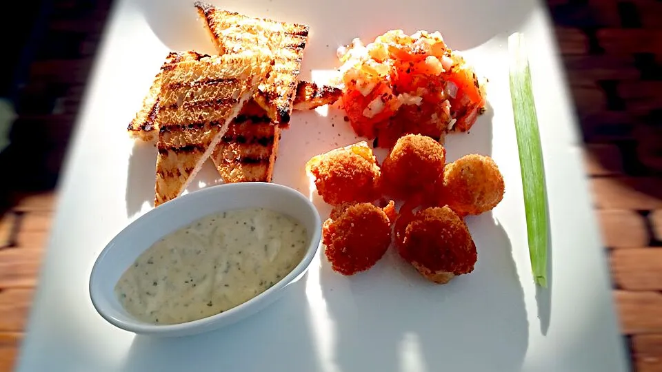 bruschetta, crocchè di riso, garlic sauce ..|Matthew NLさん