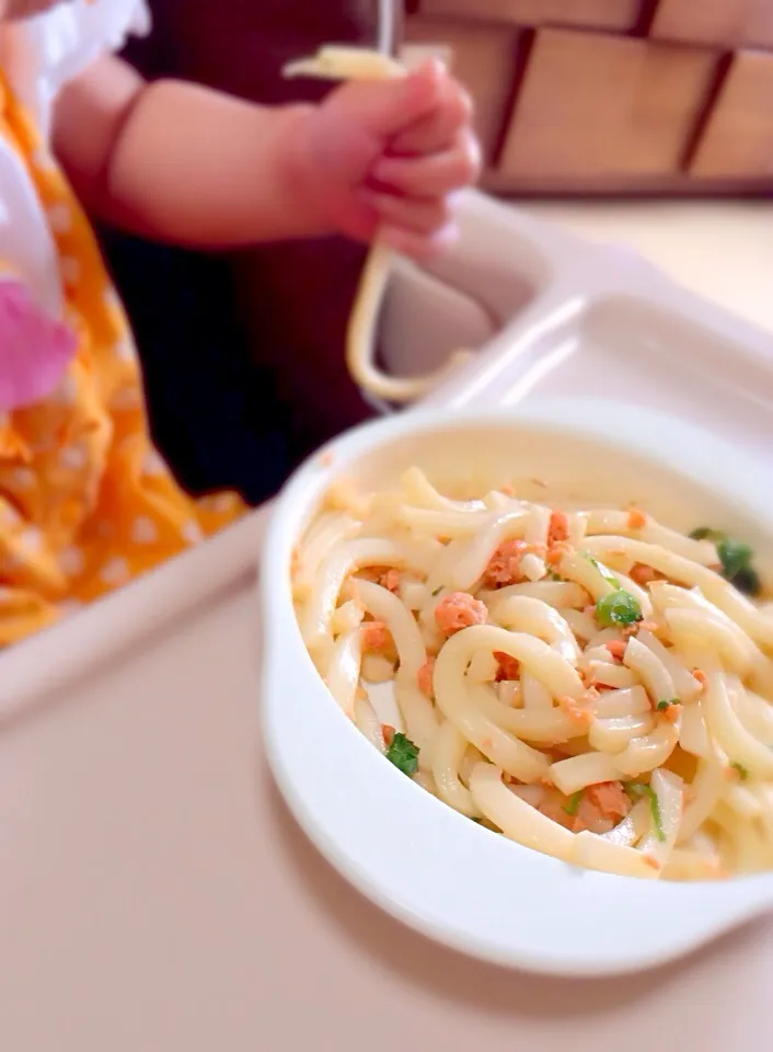 Snapdishの料理写真:簡単あえるだけ♥︎鮭バターうどん|ちょこさん