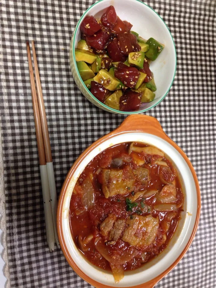 豚バラトマト煮込み  マグロとアボカドのポキ|ひとみんさん