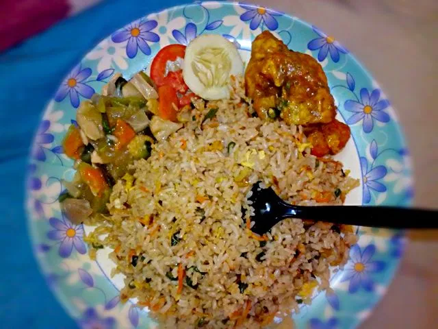 mixed fried rice with chicken masala & mixed vegetables|Priyam Zuairiaさん