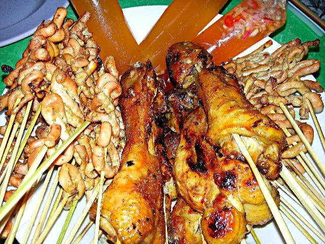 streetfood..pulutan.. only in the Philippines.|Ayel Santellaさん