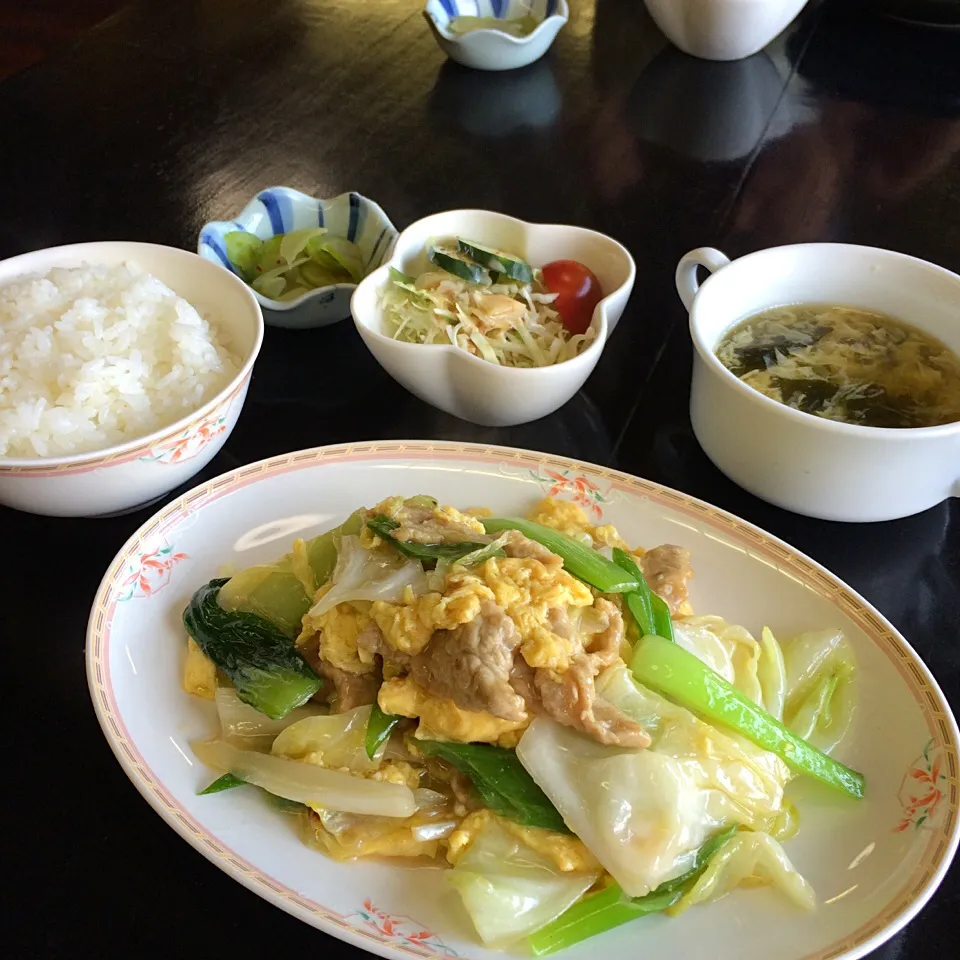 週替りランチ。春キャベツと豚肉卵の塩味炒め。杏仁豆腐とドリンク付き♡|しーさん