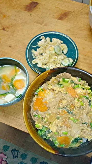 豚丼
味噌汁
マカロニサラダ|梨花さん