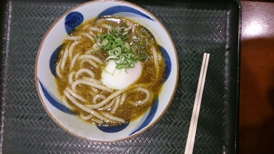 カレーうどん、半熟卵のせ|にゃおやしきさん