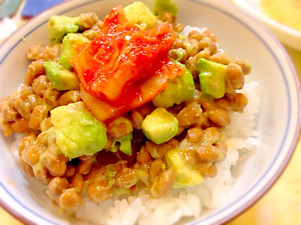 アボカド納豆ご飯 with キムチ😋|アライさんさん