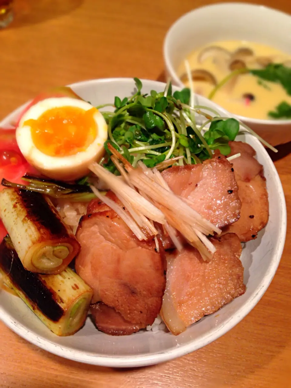 りりたんこぶさんの料理 炊飯器で作ったじゅわトロチャーシューどーん💥（丼）|ecoさん