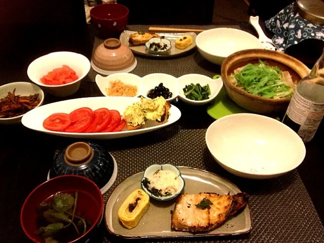 Snapdishの料理写真:二日酔いさんの和食 金目鯛一夜干し 昆布出し巻き卵 かんずりとろろ海苔和え 水菜とキャベツのポンしゃぶ ほうれん草胡麻和え 煮豆 明太子しらたき 塩トマト ぽてサラバケット きんぴらごぼう グレープフルーツ|ochihekoさん