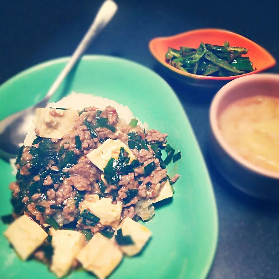 麻婆丼☆炒めピーマンごま和え|はなひはなさん