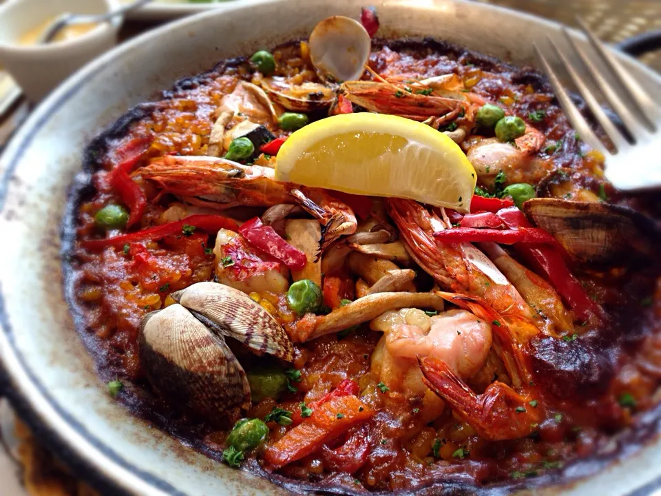 Snapdishの料理写真:Paella @Vinuls Spanish restaurant in Ueno. スペイン料理屋さんに食べに行ってきました。|エミさん