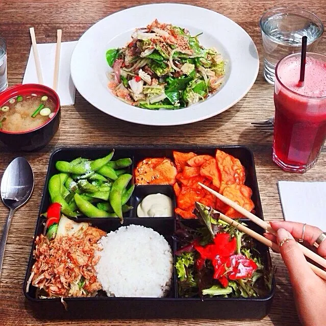 Japanese bento and Salad 🍱|desireeさん