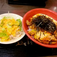 Snapdishの料理写真:Spicy Terriyaki chicken donburi|Jessica Leeさん