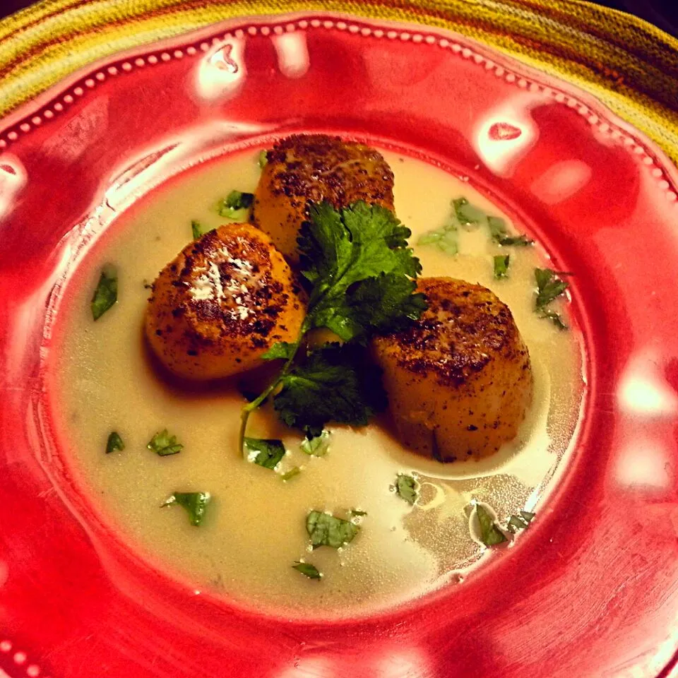 Chinese 5 spice seared scallops with serrano chile buerre blanc|Stacy Dowさん