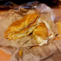 Ham & Bacon Breakfast Croissant|Aliana Garciaさん