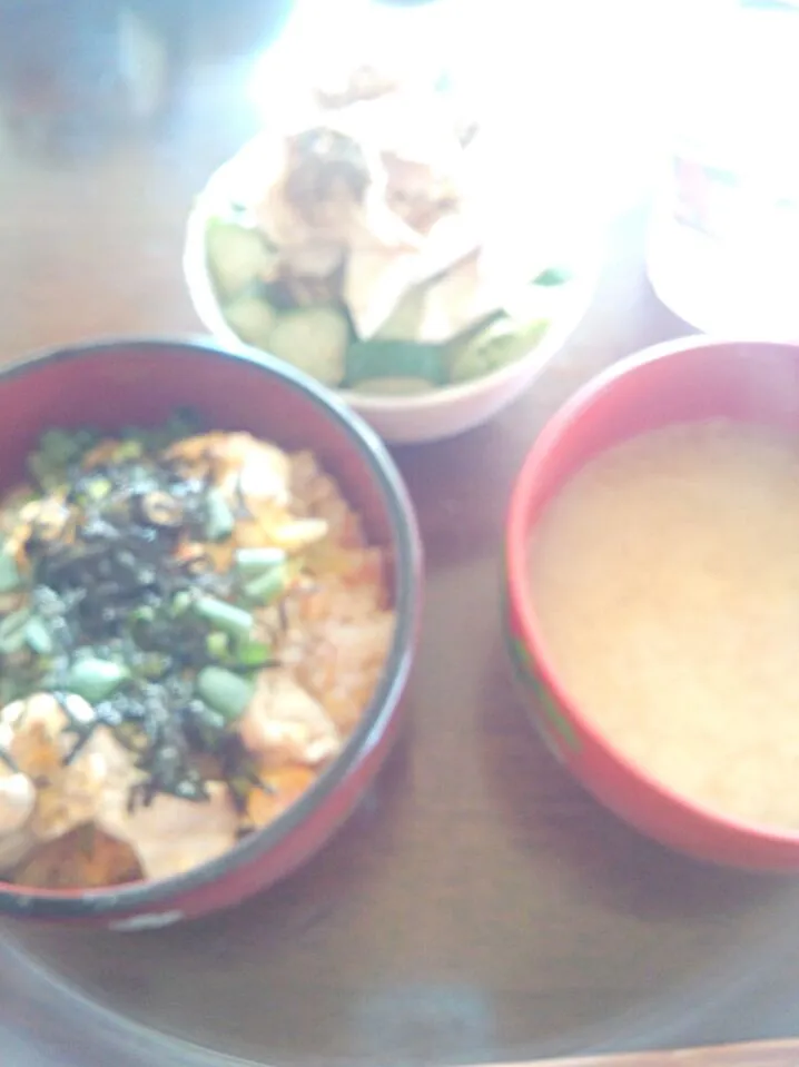 Snapdishの料理写真:豚キムチたまごとじ丼(*^^*)|ニイロハルナさん