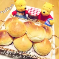 Snapdishの料理写真:ふわふわすぎてどうしましょ( ´͈ ॢꇴ  `͈ॢ)･*♡ ハチミツと生クリームのプチパン💕